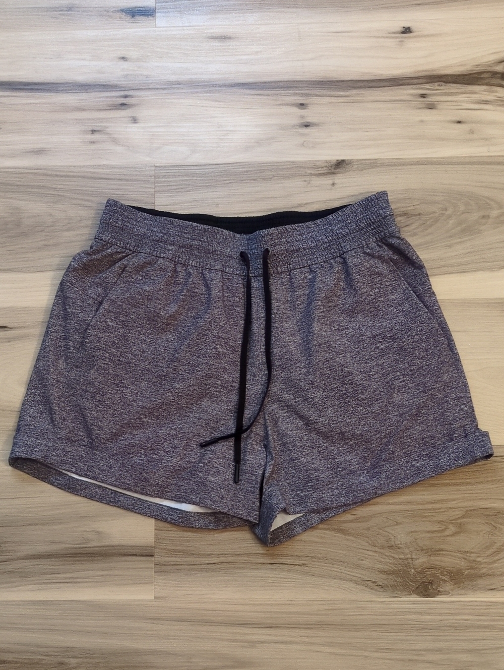 EUC Lululemon Spring Breakaway Shorts Size 8